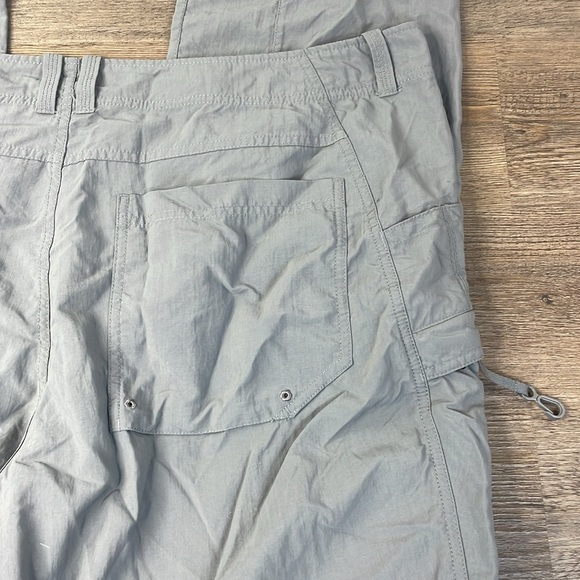 Mountain Hardware Men’s Grey Zip Off Convertible Outdoor Pants, size 42x34 - Picture 11 of 12